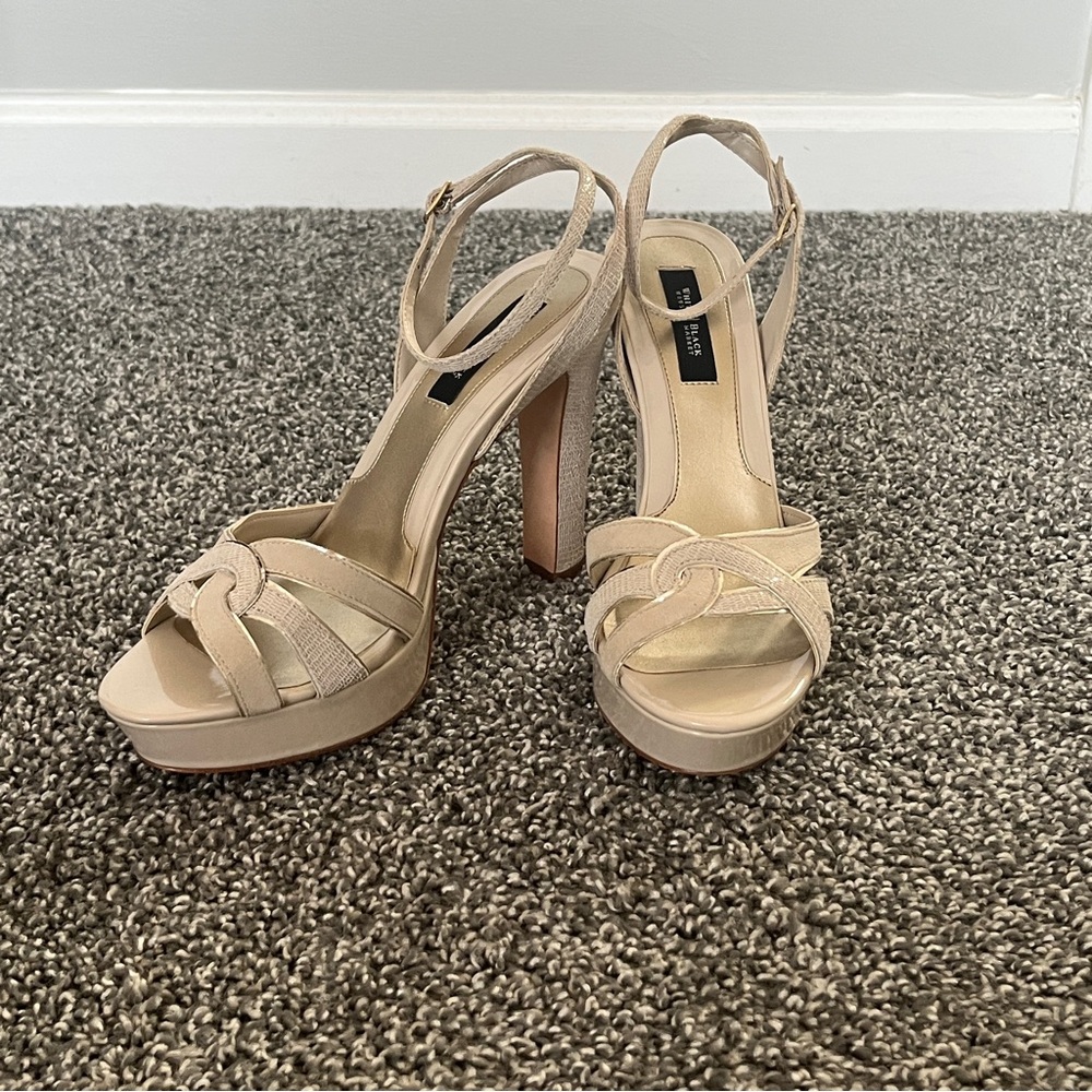 White House Black Market Beige Strappy Heels Size 10 - Picture 2 of 9